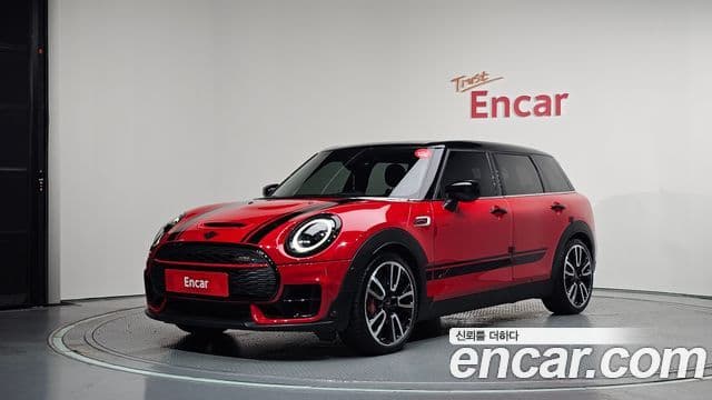 Mini Cooper S Clubman 2023 — Фото 1/20