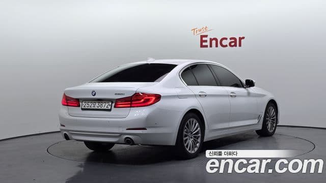 BMW 5 Series 2020 — фото 2 из 20