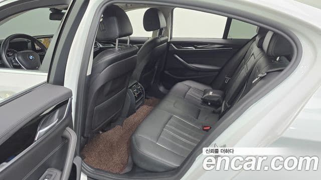 BMW 5 Series 2020 — фото 11 из 20