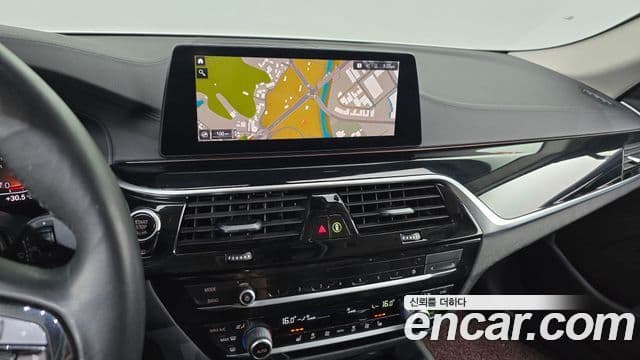 BMW 5 Series 2020 — фото 12 из 20