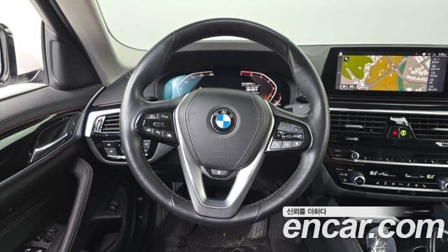 BMW 5 Series 2020 — фото 13 из 20