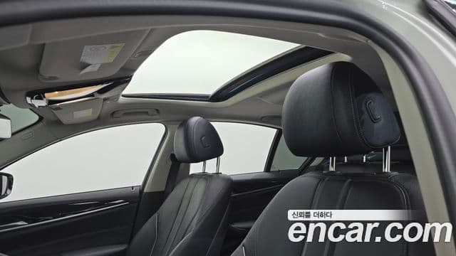 BMW 5 Series 2020 — фото 16 из 20