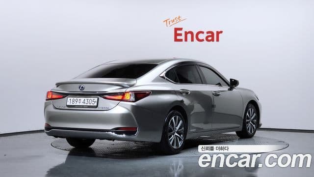 Lexus ES300h 2019 — Şəkil 2/20