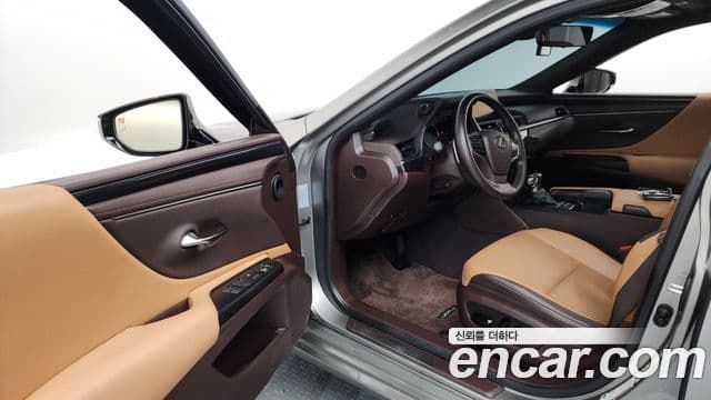 Lexus ES300h 2019 — Şəkil 10/20