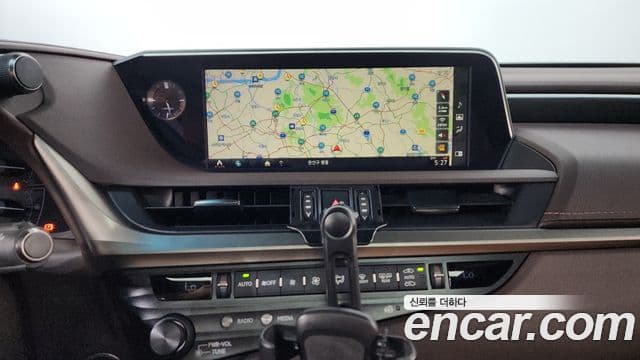 Lexus ES300h 2019 — Şəkil 13/20