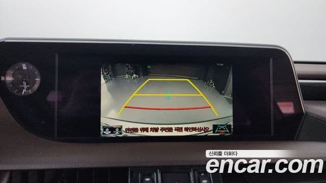 Lexus ES300h 2019 — Şəkil 15/20