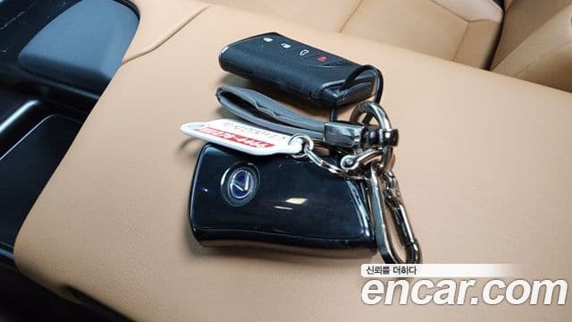 Lexus ES300h 2019 — Şəkil 16/20
