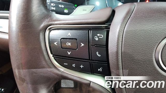 Lexus ES300h 2019 — Şəkil 18/20