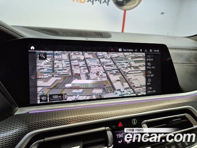 BMW X5 2021 — ფოტო 14/19