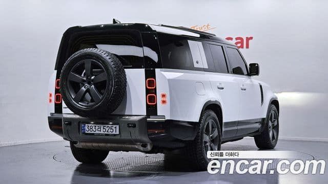 Land Rover Defender 2024 — Фото 2/20