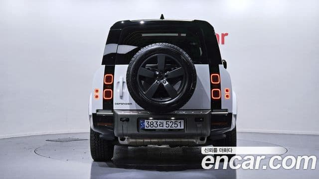 Land Rover Defender 2024 — Фото 4/20