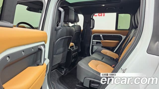 Land Rover Defender 2024 — Фото 17/20