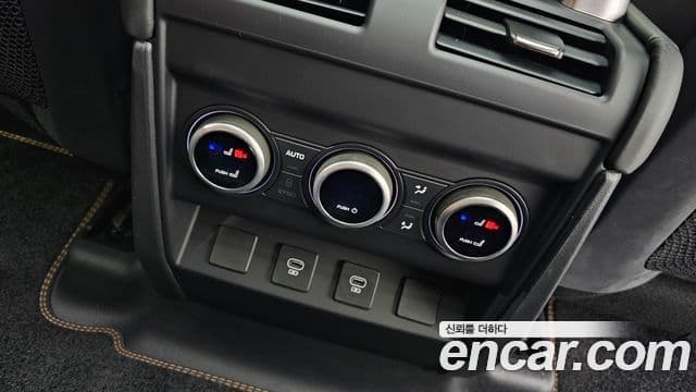 Land Rover Defender 2024 — Фото 18/20
