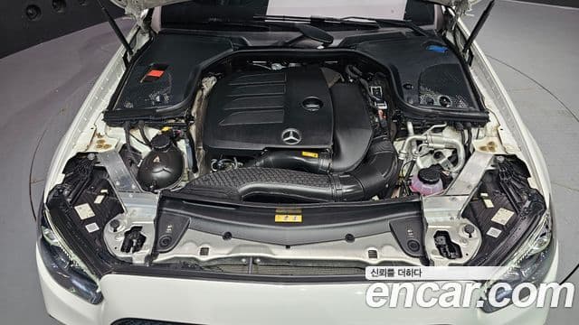 Mercedes-Benz E-Class 2022 — Photo 27/33