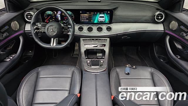 Mercedes-Benz E-Class 2022 — Photo 13/33