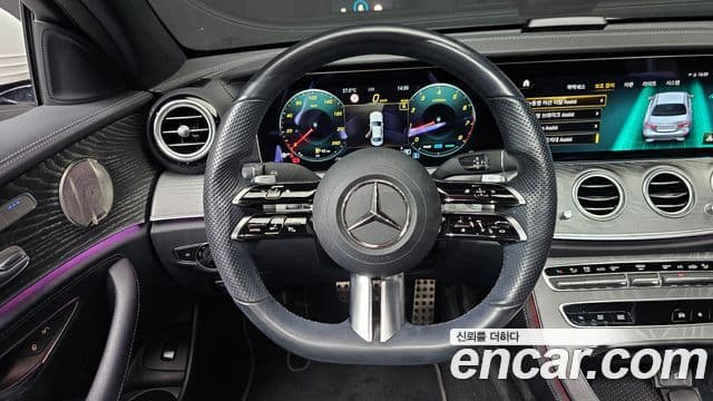 Mercedes-Benz E-Class 2022 — Photo 17/33
