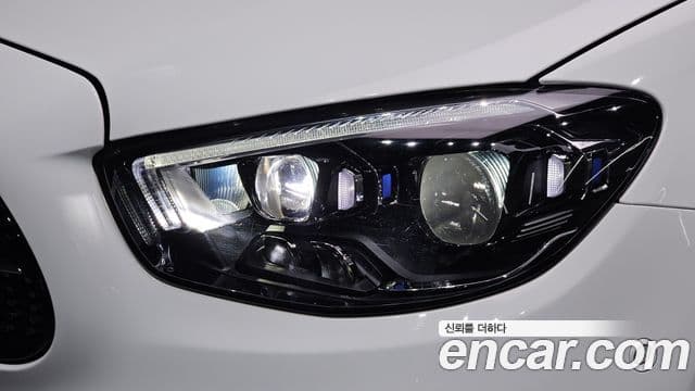 Mercedes-Benz E-Class 2022 — Photo 25/33