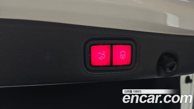 Mercedes-Benz E-Class 2022 — Photo 19/33