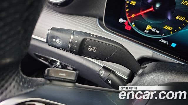 Mercedes-Benz E-Class 2022 — Photo 8/33