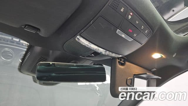Mercedes-Benz E-Class 2022 — Photo 16/33