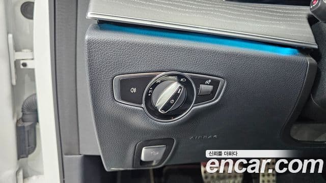 Mercedes-Benz E-Class 2022 — Photo 21/33