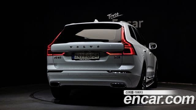 Volvo XC60 2021 — Фото 4/20