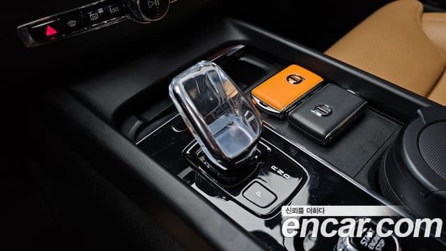 Volvo XC60 2021 — Фото 9/20