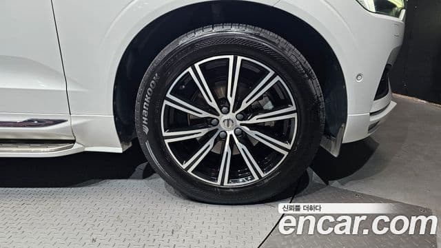 Volvo XC60 2021 — Şəkil 16/31