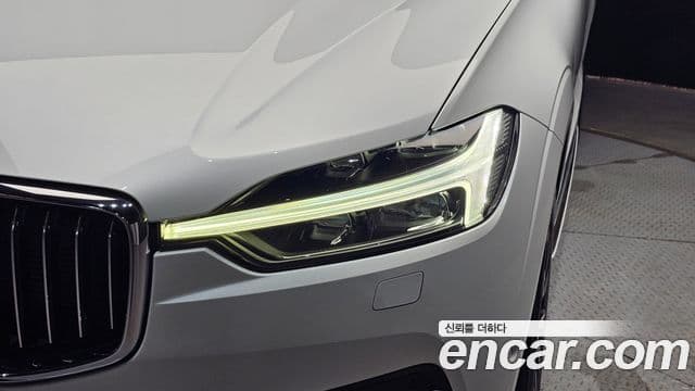 Volvo XC60 2021 — Şəkil 11/31