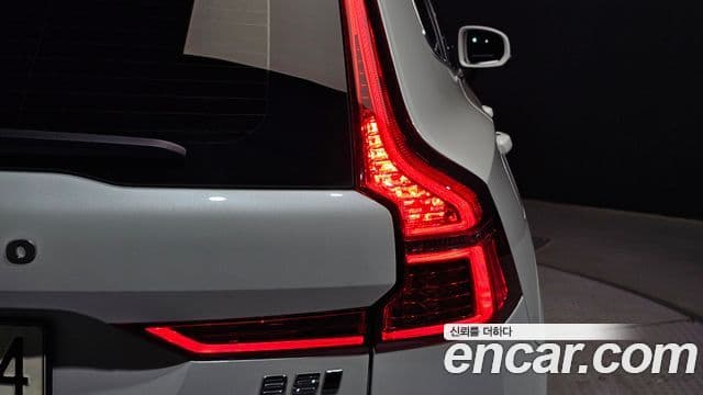 Volvo XC60 2021 — Şəkil 12/31
