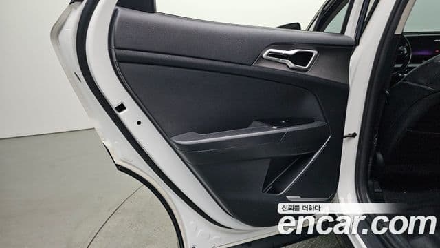 Kia Sportage 2022 — Photo 8/31
