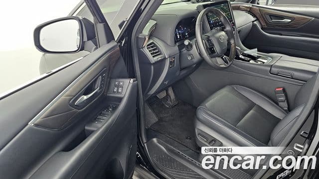 Toyota Alphard 2025 — ფოტო 10/20