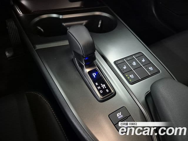 Lexus UX300h 2025 — Şəkil 7/19
