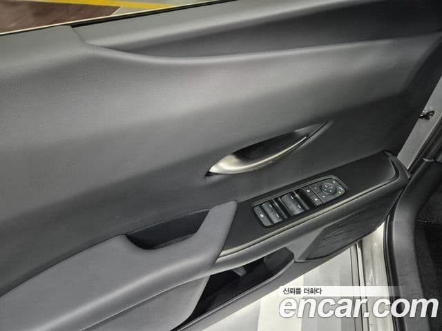 Lexus UX300h 2025 — Şəkil 12/19