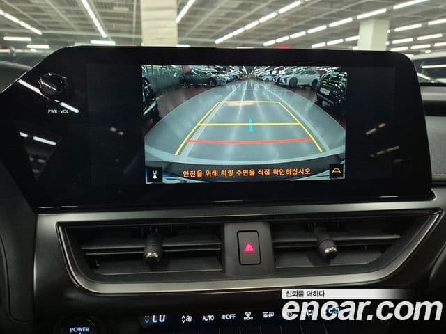 Lexus UX300h 2025 — Şəkil 14/19