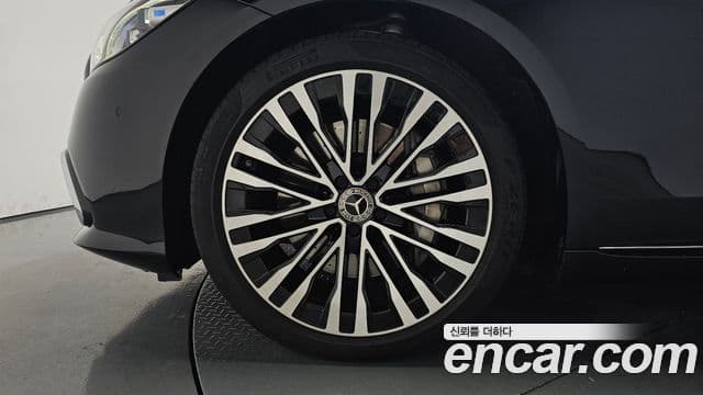 Mercedes-Benz S-Class 2021 — Photo 28/40