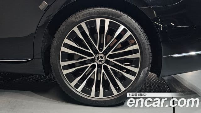 Mercedes-Benz S-Class 2021 — Photo 2/40