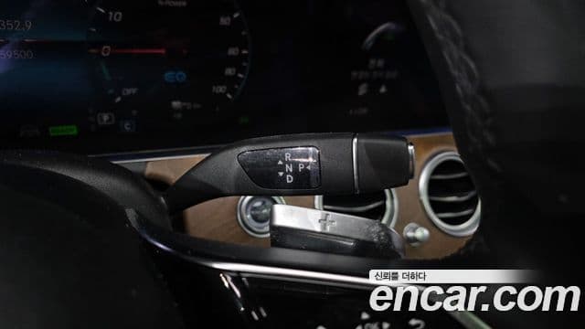 Mercedes-Benz E-Class 2022 — Фото 7/20