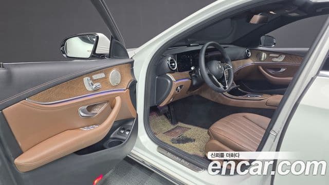 Mercedes-Benz E-Class 2022 — Фото 8/20