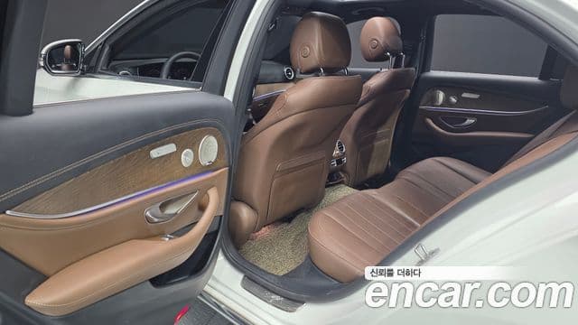 Mercedes-Benz E-Class 2022 — Фото 11/20