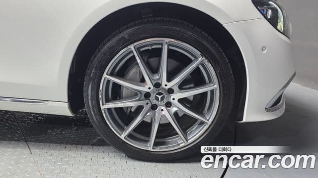 Mercedes-Benz E-Class 2022 — ფოტო 14/34