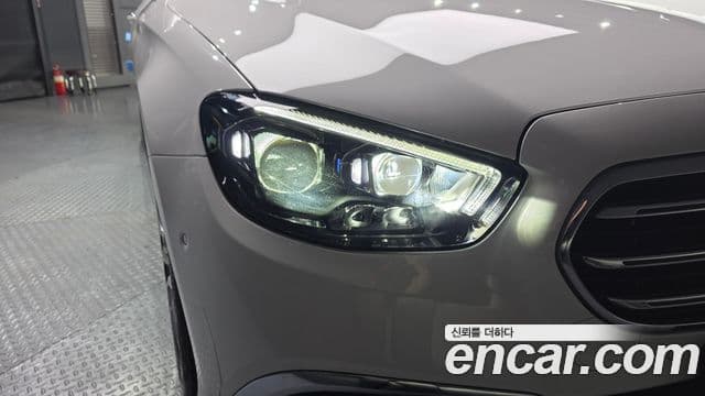 Mercedes-Benz E-Class 2022 — ფოტო 23/34