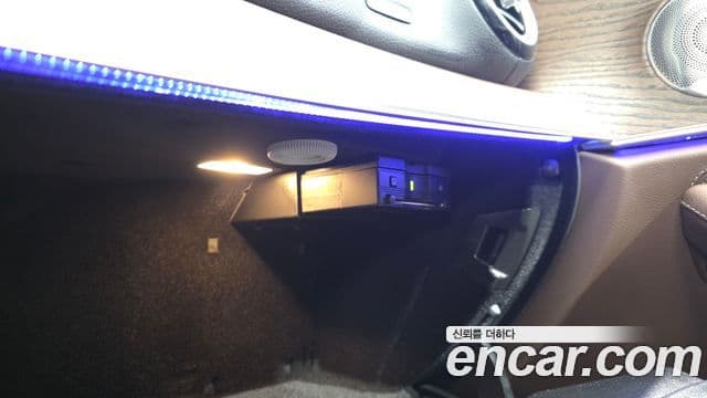 Mercedes-Benz E-Class 2022 — ფოტო 11/34