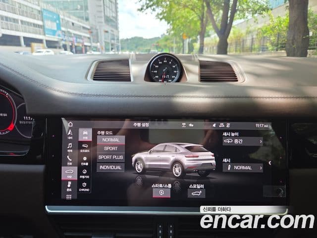 Porsche Cayenne 2021 — ფოტო 10/20