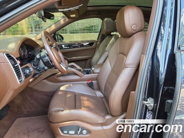 Porsche Cayenne 2021 — ფოტო 4/20