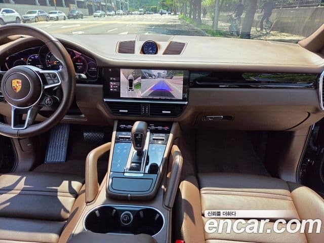 Porsche Cayenne 2021 — ფოტო 16/20