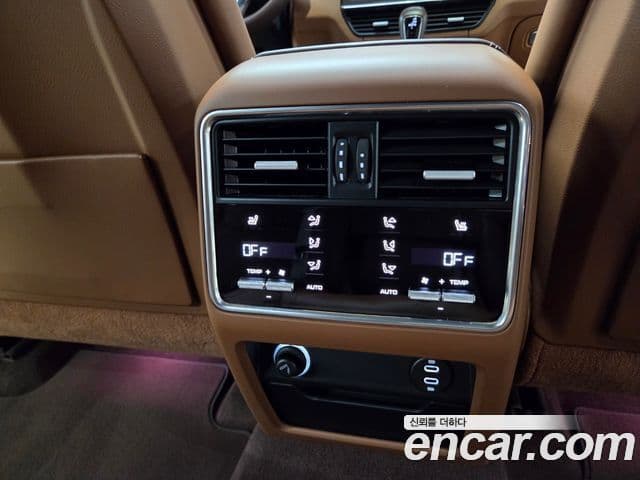 Porsche Cayenne 2021 — ფოტო 12/20