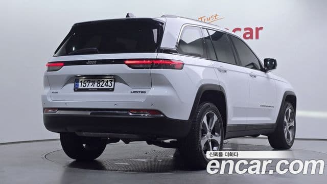 Jeep Grand Cherokee 2023 — Фото 2/20