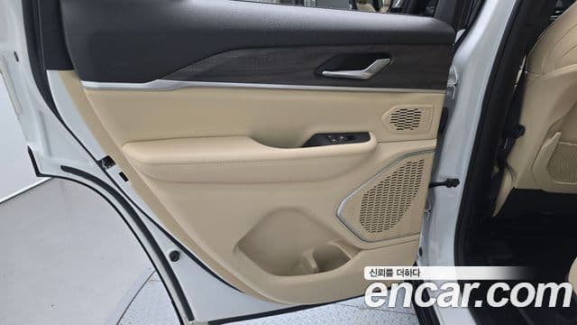 Jeep Grand Cherokee 2023 — Şəkil 19/32