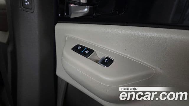 Kia Carnival 2024 — ფოტო 18/20
